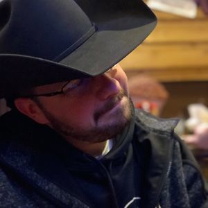 Meet your Posher, Casey